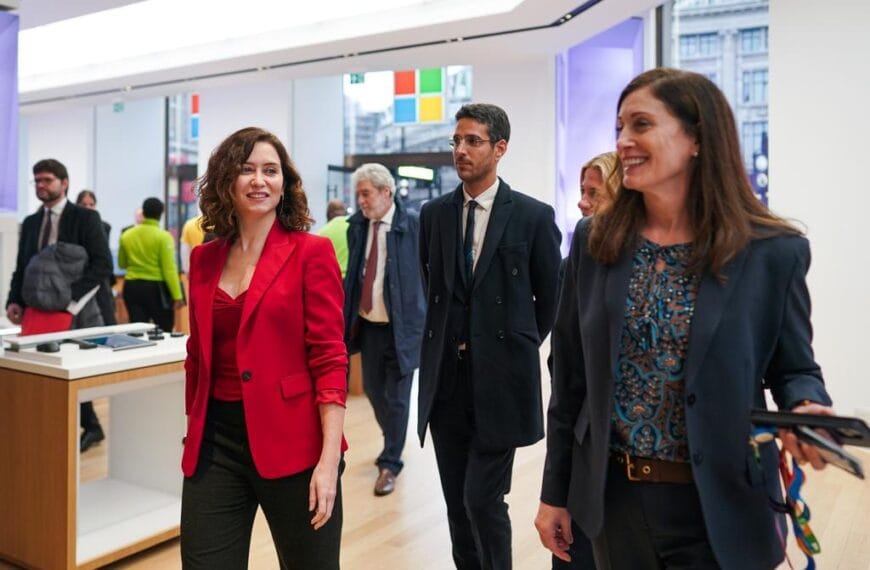 Isabel DÃ­az Ayuso heeft een bijeenkomst gehad met leidinggevenden van Microsoft om de investeringsplannen van het bedrijf te leren kennen in de Gemeenschap van Madrid.