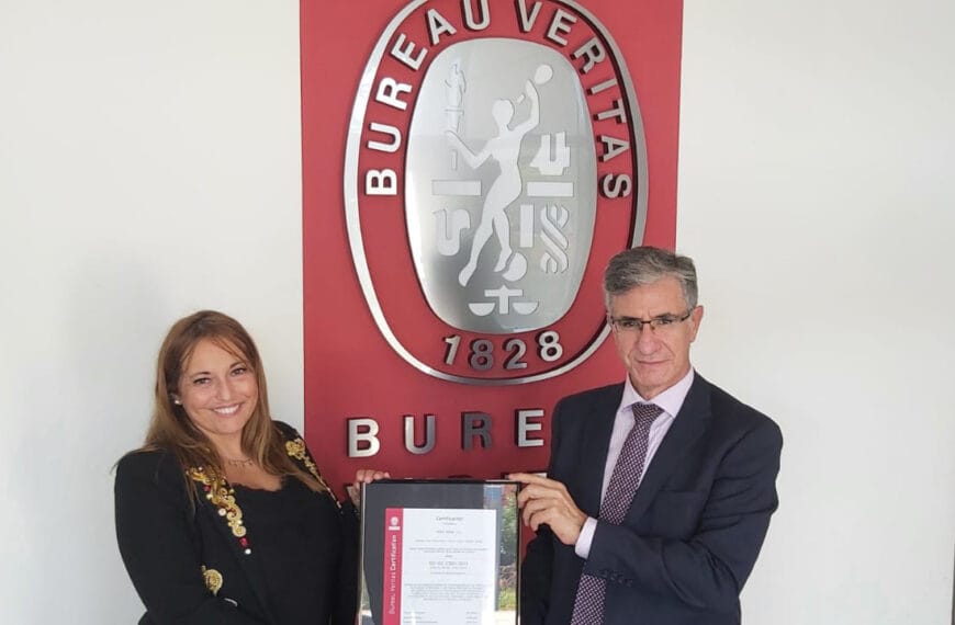 Ipsos heeft de ISO 27001-certificering en TISAX-certificering behaald voor hun informatiebeveiligingsmanagement.