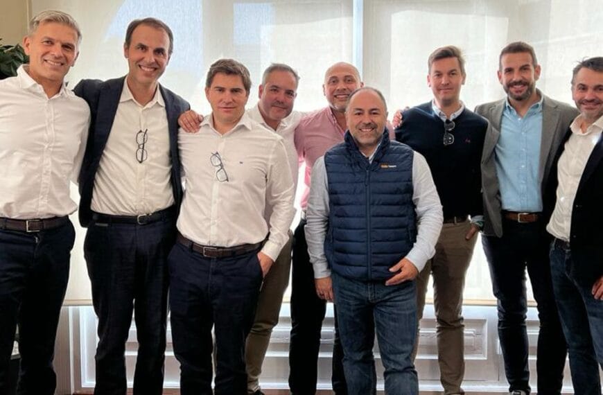 DQS bundelt krachten met Between Technology om haar aanwezigheid in de technologische sector te versterken.