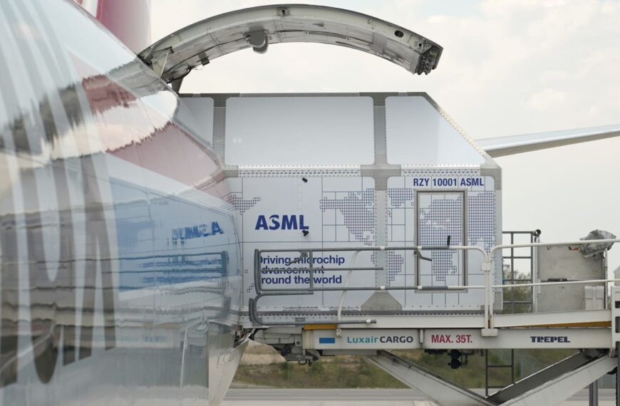 ASML onthult zijn nieuwste door generatieve AI gemaakte merkfilm.
