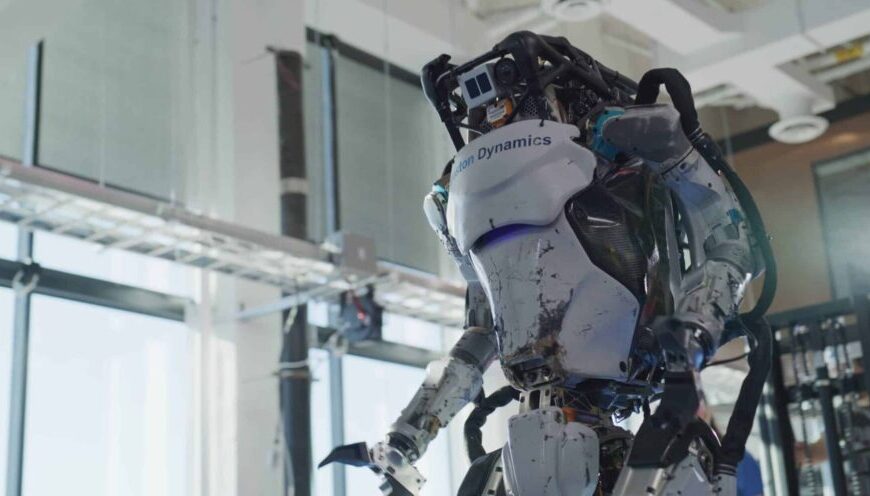 Boston Dynamics presenteert Atlas, een robot om mensen te vervangen in de auto-industrie.