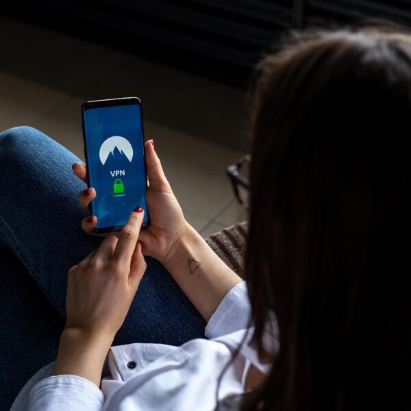 VPN Leveranciers en IP-blokkades: De Strijd Tegen Piraterij in Frankrijk en Spanje Treft Duizenden Bedrijven