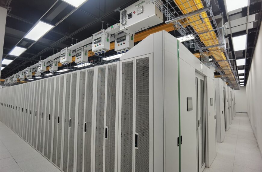 Schneider Electric presenteert zijn nieuwe I-Line Track Busway-oplossing voor Datacenters