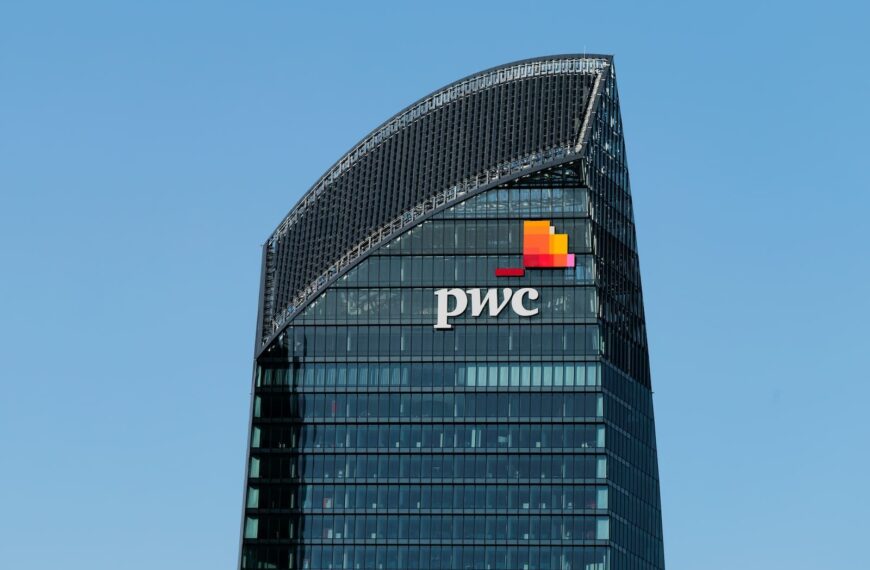 PwC ondertekent een historische overeenkomst met OpenAI om ChatGPT Enterprise te implementeren