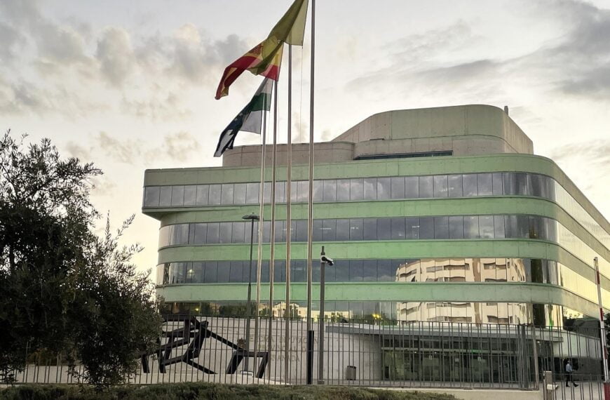 El equivalente a tu frase en holandÃ©s serÃ­a: “De Provincieraad van Granada vertrouwt op Nutanix voor de transformatie van hun IT-infrastructuur om deze duurzamer te maken.”