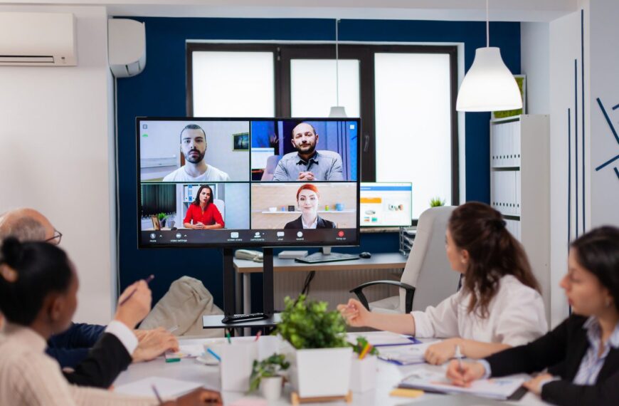 Videoconferentietechnologie voor verschillende groottes van ruimtes