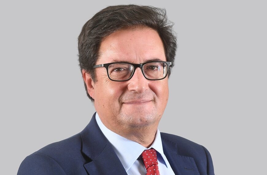 Ã“scar LÃ³pez asume el cargo de Ministro para la TransformaciÃ³n Digital y de la FunciÃ³n PÃºblica se traducirÃ­a al holandÃ©s como: Ã“scar LÃ³pez neemt de functie van Minister voor Digitale Transformatie en Publieke Dienst op zich.