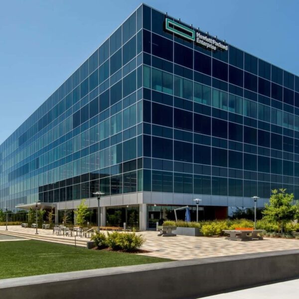 “Hewlett Packard Enterprise revolutioneert hybride beheer met nieuwe vooruitgangen in HPE GreenLake Cloud”.