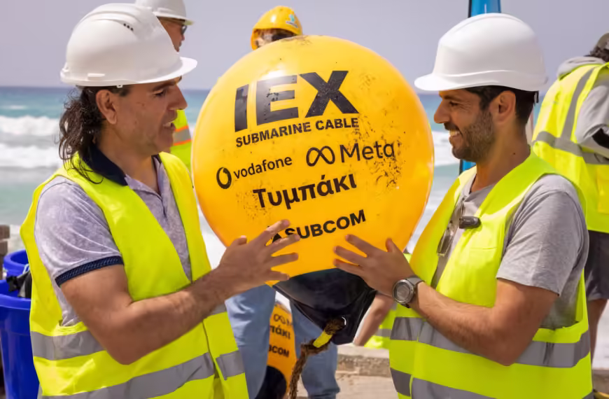 Vodafone verbindt Kreta met de onderzeese kabel India-Europe-Xpress (IEX) om de internationale connectiviteit te versterken.