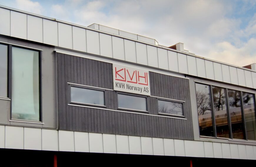 KVH en Pacific Basin voltooien een hybride connectiviteitsupgrade op meer dan 75 schepen.