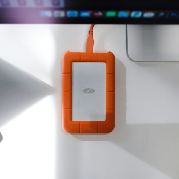 Meer dan 16 jaar van SSD’s als commerciÃ«le standaard: De opslagrevolutie die de informatica transformeerde