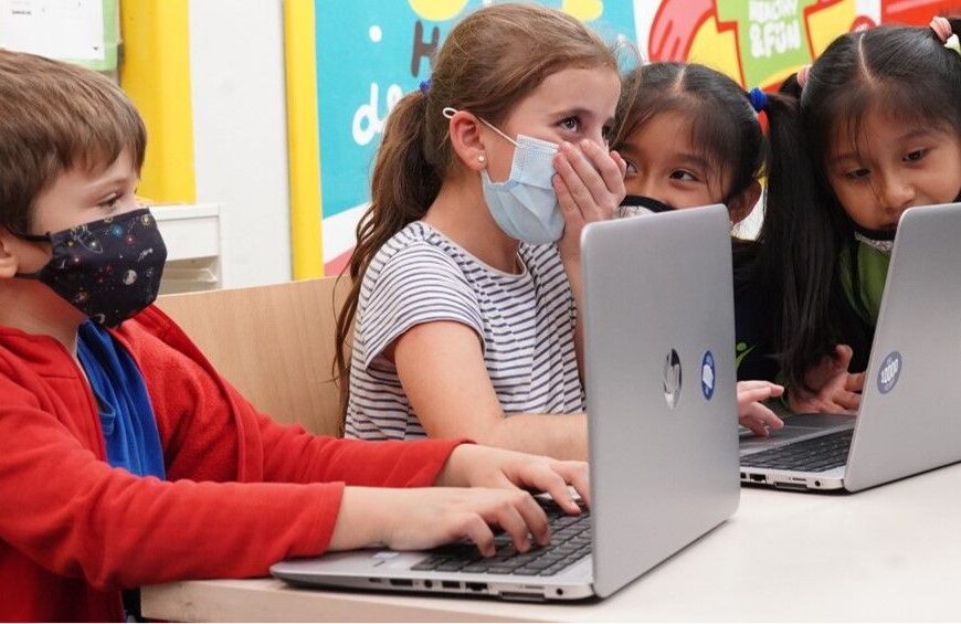 HP HOPE: Technologie om de digitale kloof te dichten bij de meest onverbonden jongeren