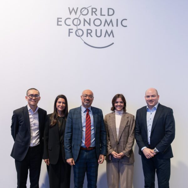 IBM en E& werken samen om een innovatief AI governance platform te implementeren