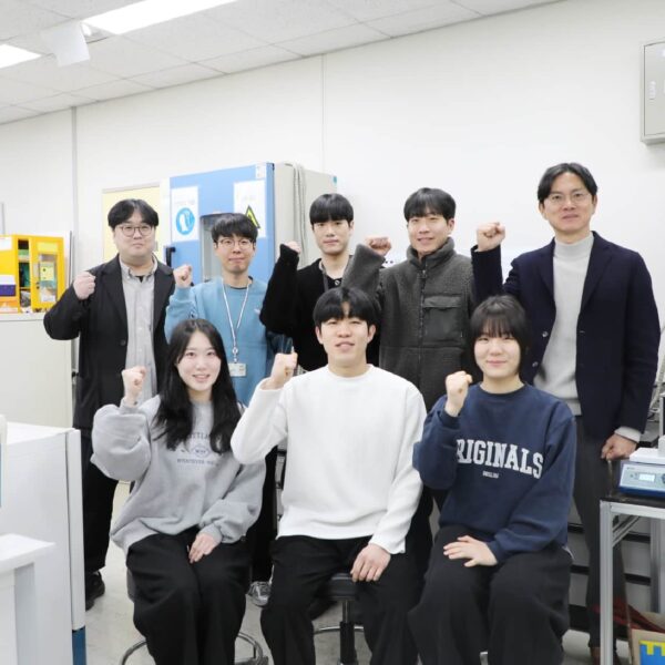 Onderzoekers ontwikkelen een veiligere en efficiÃ«ntere lithiumbatterij die bestand is tegen vuur en explosies.