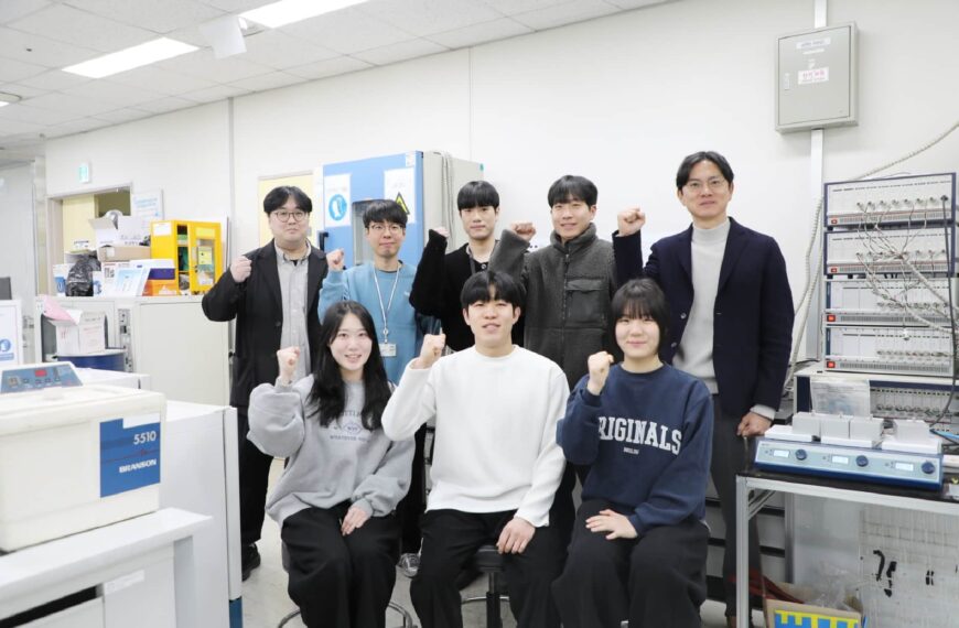 Onderzoekers ontwikkelen een veiligere en efficiÃ«ntere lithiumbatterij die bestand is tegen vuur en explosies.