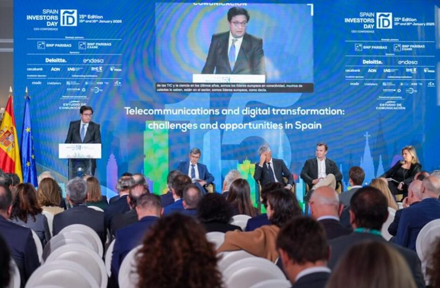 Spanje bevordert zijn ‘digitale derde weg’ als model voor innovatie en technologisch humanisme.