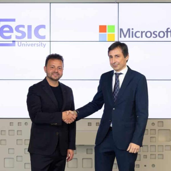 ESIC University en samenwerking met Microsoft om de opleiding in Informatica te versterken