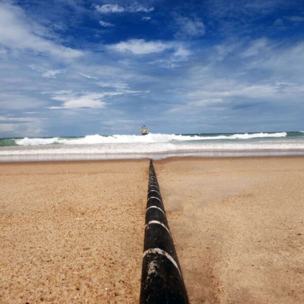 TelefÃ³nica zal een nieuwe onderzeese glasvezelkabel aanleggen om de Canarische Eilanden met het vasteland te verbinden.
