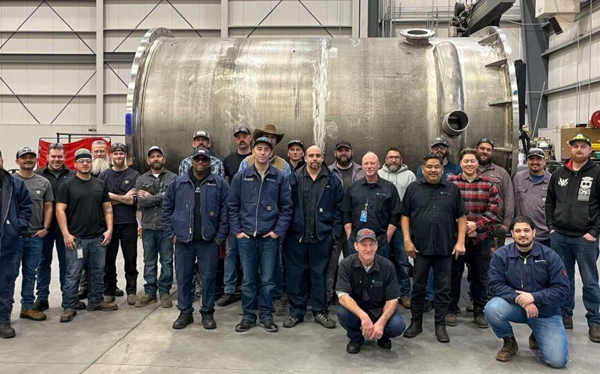 Kairos Power vordert in de ontwikkeling van zijn reactor met de fabricage en installatie van zijn eerste interne vat.