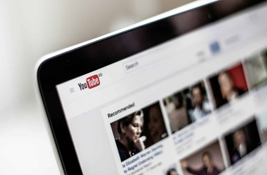 20 Jaar YouTube: Een Revolutie in Digitale Communicatie en Entertainment