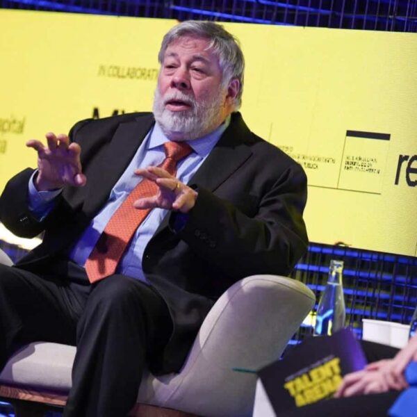 Steve Wozniak pleit voor gereguleerde AI en de bevordering van open source in Barcelona