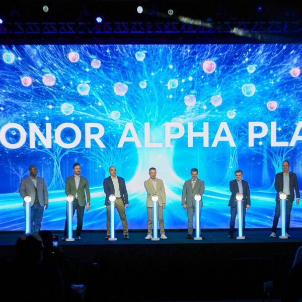 HONOR lanceert ALPHA PLAN-strategie om leidende rol in AI-apparaat ecosysteem te veroveren