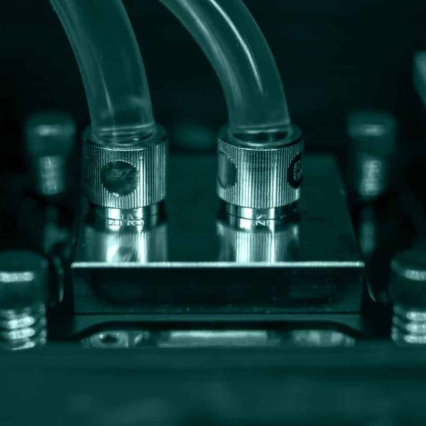 NorthC Zet In Op Dompelsystemen en Vloeistofkoeling voor AI Datacentra