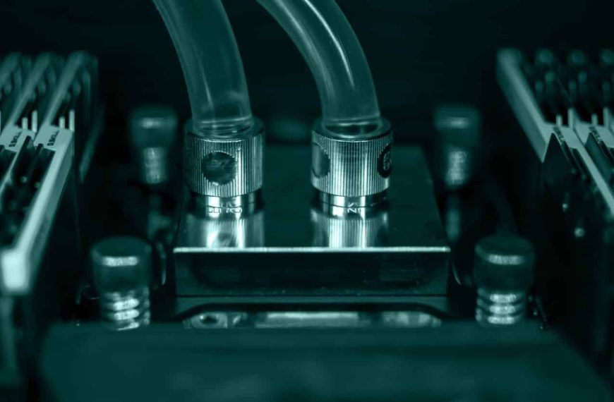 NorthC Zet In Op Dompelsystemen en Vloeistofkoeling voor AI Datacentra