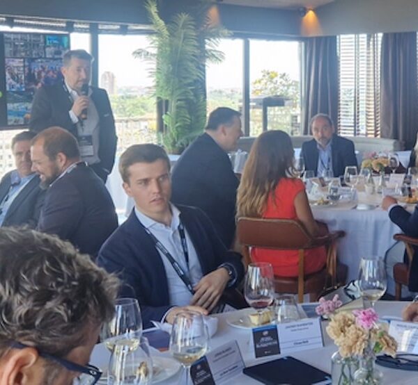 Big Data-leiders eisen menselijk leiderschap en zeggenschap te midden van de opkomst van Kunstmatige Intelligentie in bedrijven