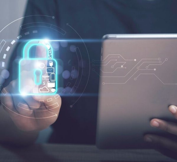 De impact van kunstmatige intelligentie op de herziening van hybride cloudbeveiligingsstrategieën