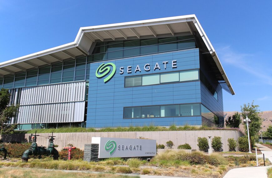 Seagate Warns over Carbon Crisis in Data Centers Due to AI Storage Explosion