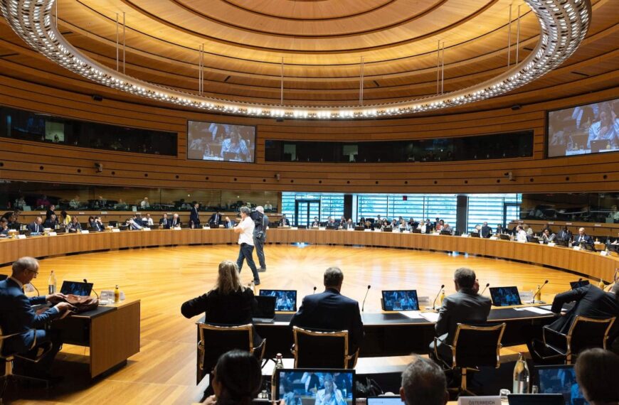 Europese Investeringsbank verhoogt financieringscapaciteit tot 100 miljard in 2025 voor versterking van defensie, energie en technologische leiderschap