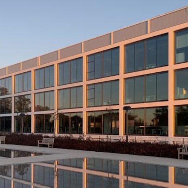 Espanix: Meer dan 35 Jaar Ononderbroken Verbindingservaring in Spanje