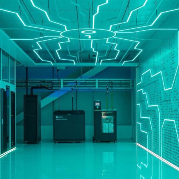 De Lucht naar Water: Waarom Gigantische Datacentra de Toekomst in de Oceaan Vinden