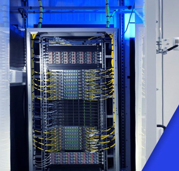 CoreWeave Bereikt Mijlpaal met NVIDIA GB300 NVL72: Eerste Cloud die het Blackwell Ultra Platform op Rack-Schaal Uitrolt