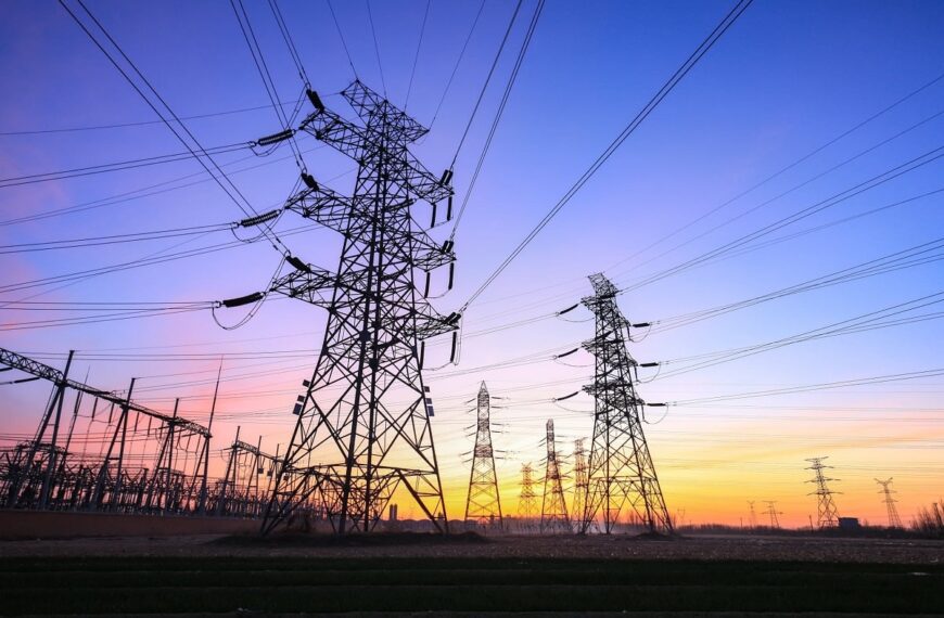 Risico in Gigawatts: Hoe Kunstmatige Intelligentie de Elektriciteitsnetwerken in Gevaar Brengt