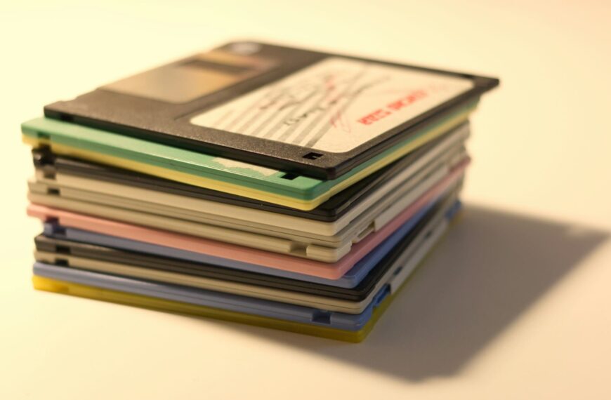 De Oude Floppy Disk Weert de Dood: Linux Blijft Compatibel in 2025