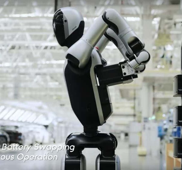 Walker S2 Uitdaging: Robot Optimus van Tesla met ononderbroken autonomie dankzij batterijwissel