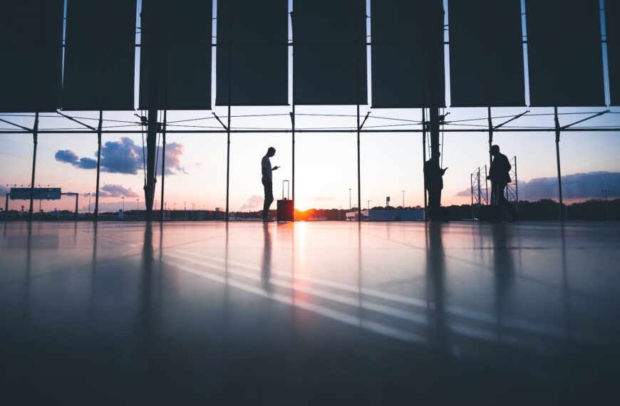 Cyberaanval op Collins onthult kwetsbaarheid van automatisch inchecken in Europa: vertragingen, annuleringen en terug naar papier