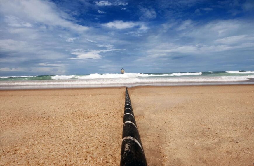 De Digitale Achillespees van Europa: Rusland in kaart brengt de onderzeese kabels die het internet ondersteunen