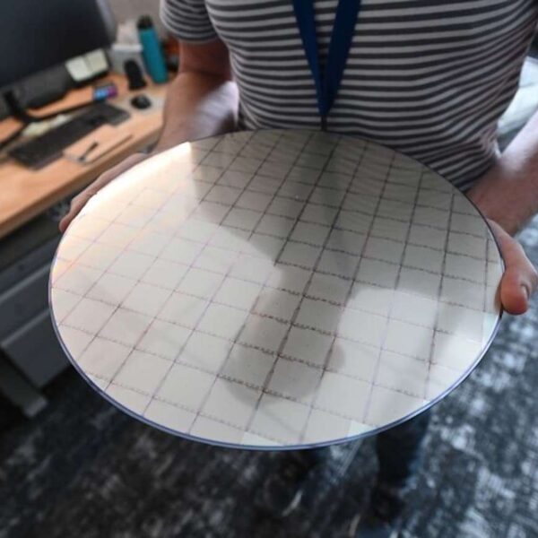 Rusland Stelt Datum voor Eigen EUV: Chips Onder de 10 nm Tegen 2037, Solid-State Lasers en Ru/Be Spiegels op 11,2 nm