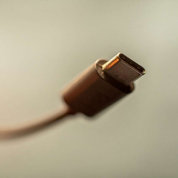 Nieuwe USB-C Opladers met Afneembare Kabel en Vermogenslabels: De Verplichte Standaard in de EU Vanaf 2028
