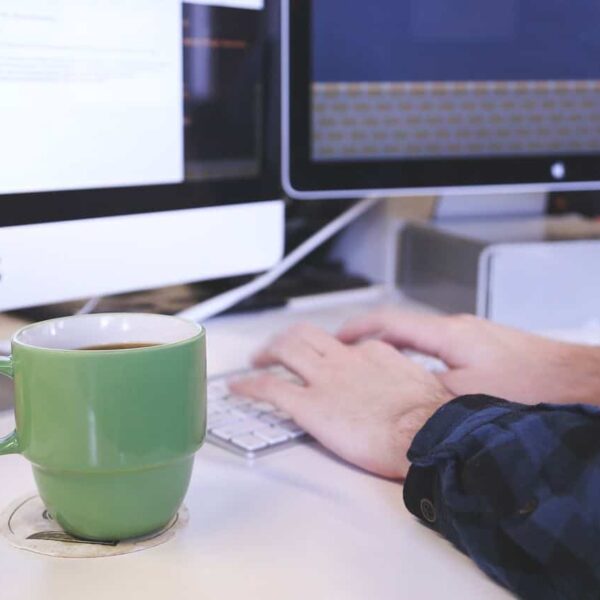 Van “back-up plan” naar drijfzand: waarom IT-werkzaamheden geen baanzekerheid meer bieden (en hoe je je kunt aanpassen)