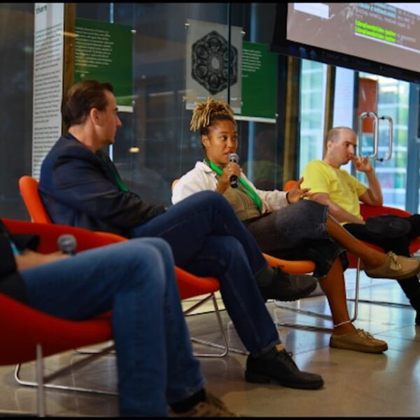 FSF op 40: Nieuwe voorzitter, ‘LibrePhone’ voor mobiele vrijheid en een agenda voor vrije AI in 2026