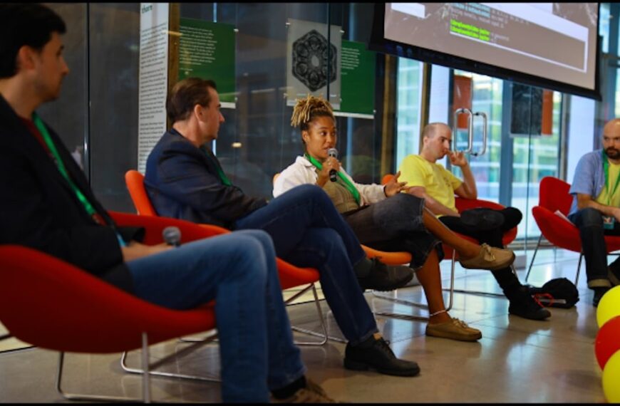 FSF op 40: Nieuwe voorzitter, ‘LibrePhone’ voor mobiele vrijheid en een agenda voor vrije AI in 2026