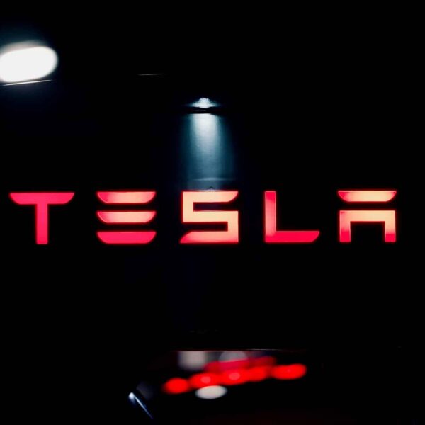 Tesla FSD: Van Mobileye naar ‘huisgemaakte’ chips – De evolutie van de assistent en autonome rijcomputer