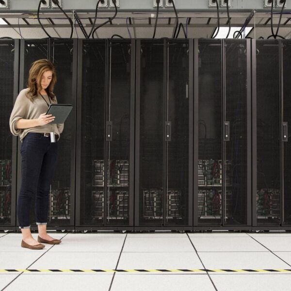 Gartner Waarschuwt: 2026 Brengt AI-Agenten voor B2B-Aankopen, “Programmeerbaar Geld” en “Zonder AI” Tests voor Talentwerving