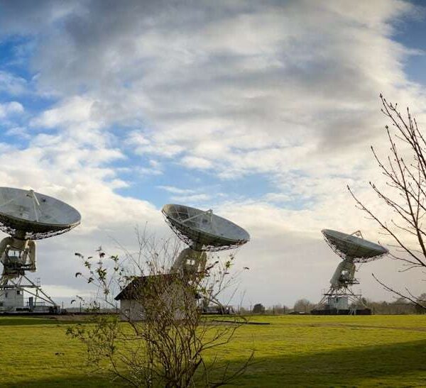 Amazon Kuiper activeert eerste grondstation in Spanje: Santander wordt steunpilaar van satellietinternet tegen Starlink