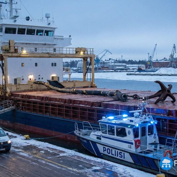 Finland stopt bemanning van vrachtboot wegens beschadiging van belangrijk onderzees kabel