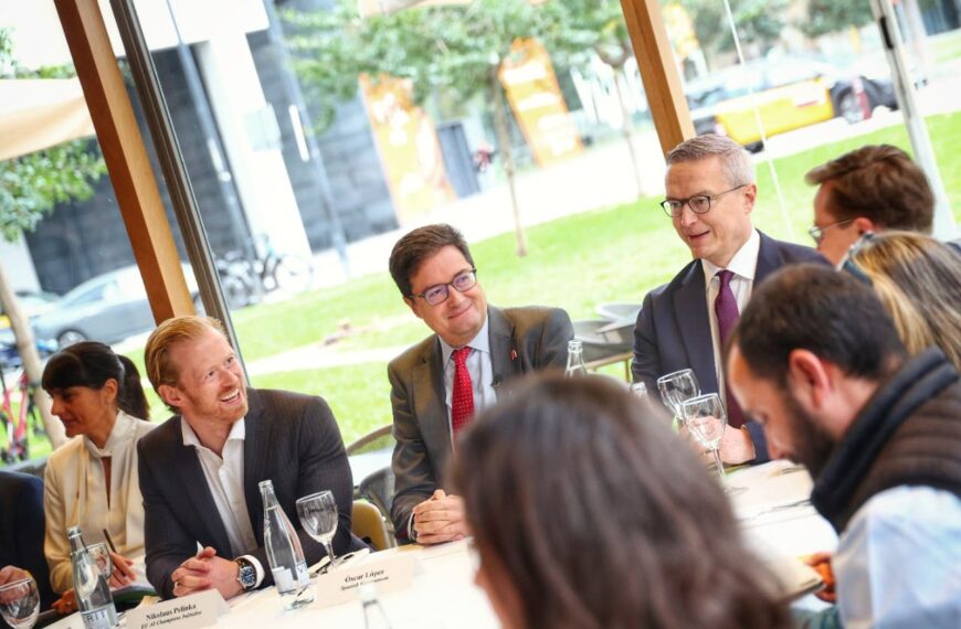 Spanje kondigt 100 miljoen euro aan om de Europese digitale soevereiniteit te bevorderen binnen de IPCEI voor Kunstmatige Intelligentie